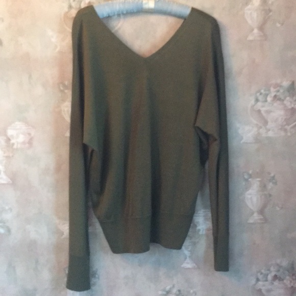 classique entier Sweaters - 🌹NWOT Classique Entier Sweater.